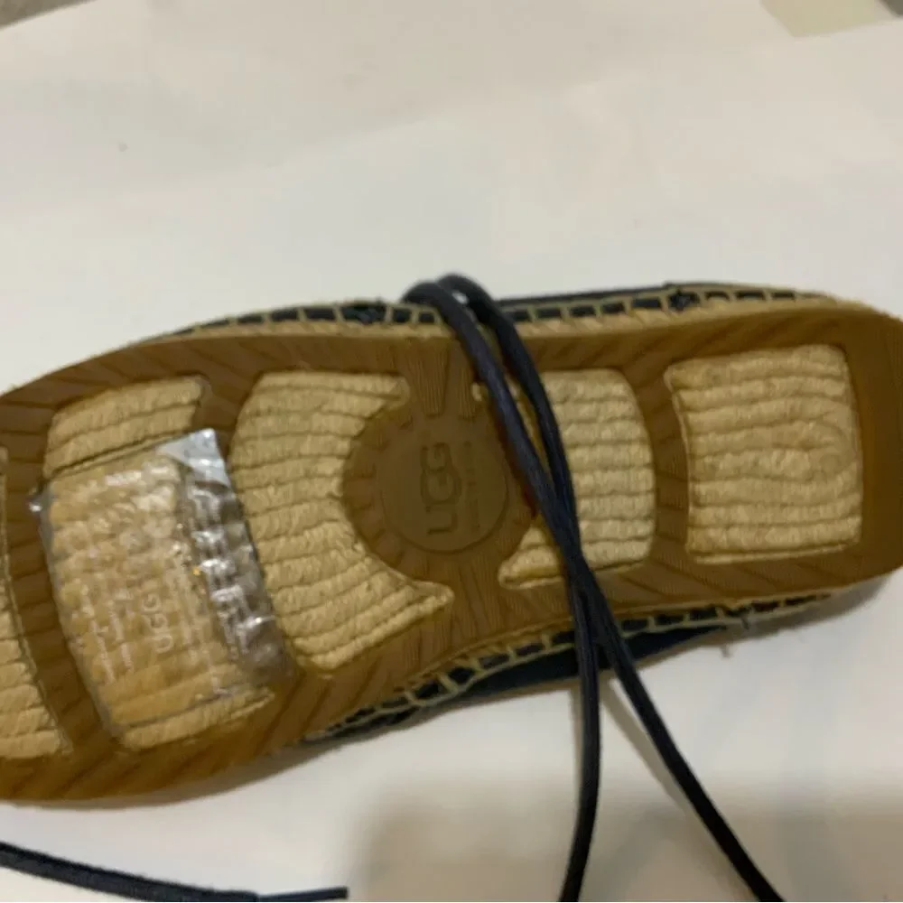 UGG1010116 Men’s lace up shoes blue  SZ 7 /39.5